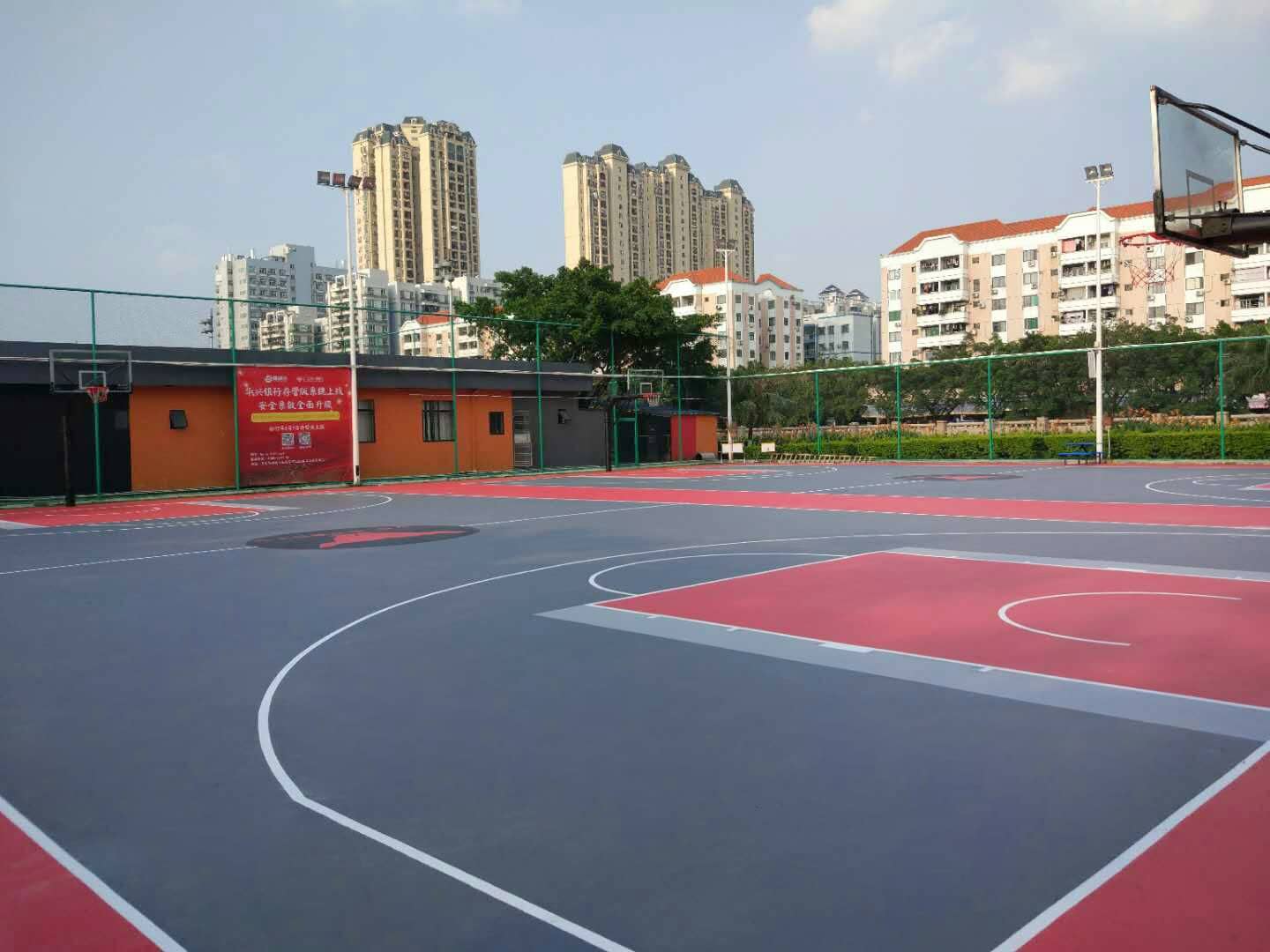 做一個(gè)籃球場(chǎng)要多少錢(qián)